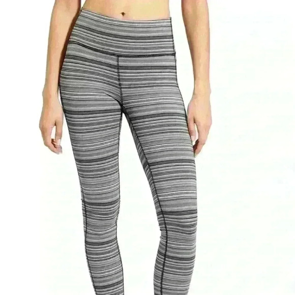 Athleta Pants - EUC ATHLETA CHATURANGA LEGGINGS